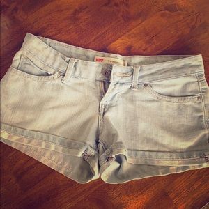 LEVI Shorty Shorts